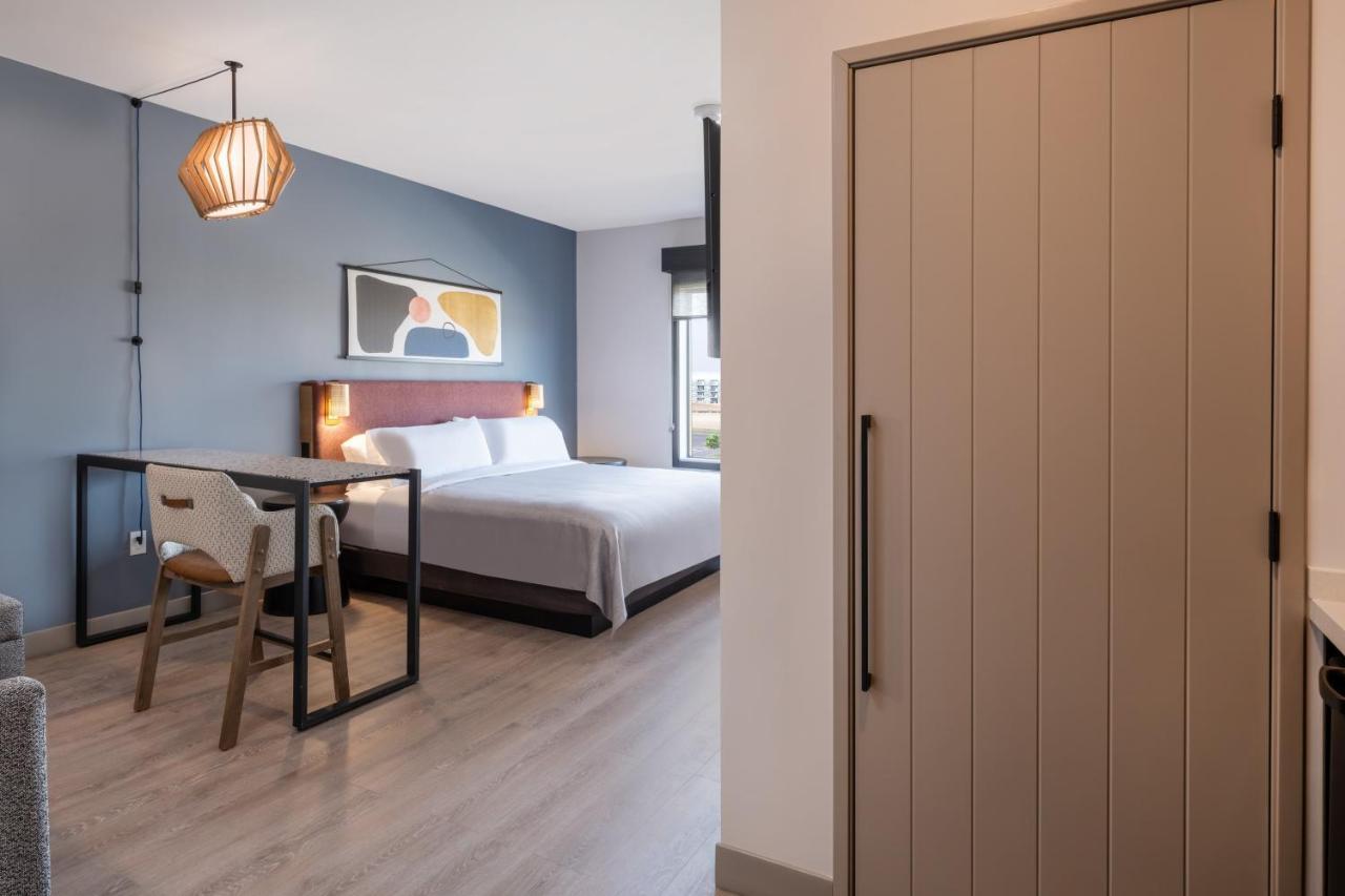 Atwell Suites - Denver Airport Tower Road By Ihg Екстериор снимка