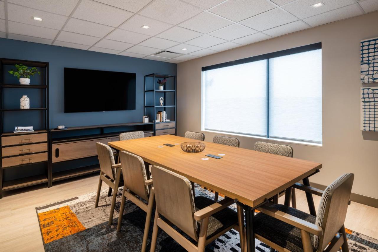 Atwell Suites - Denver Airport Tower Road By Ihg Екстериор снимка