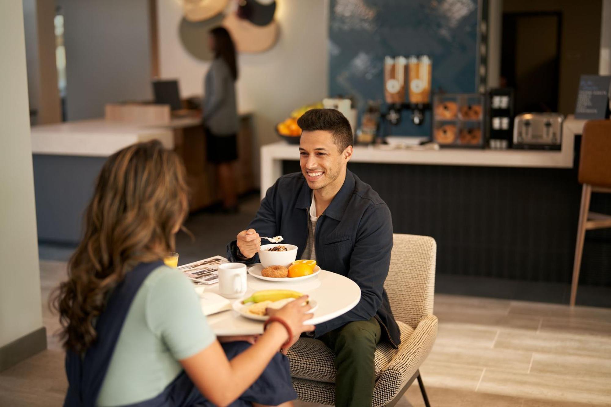 Atwell Suites - Denver Airport Tower Road By Ihg Екстериор снимка